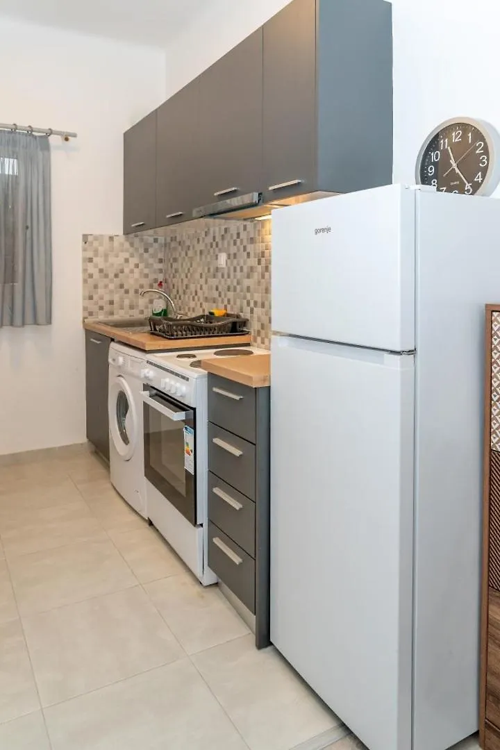 Kosmos Service Apartment Near Turkish Consulat And Saint Dimitrious Church With Additional Cost Parking Thessaloniki