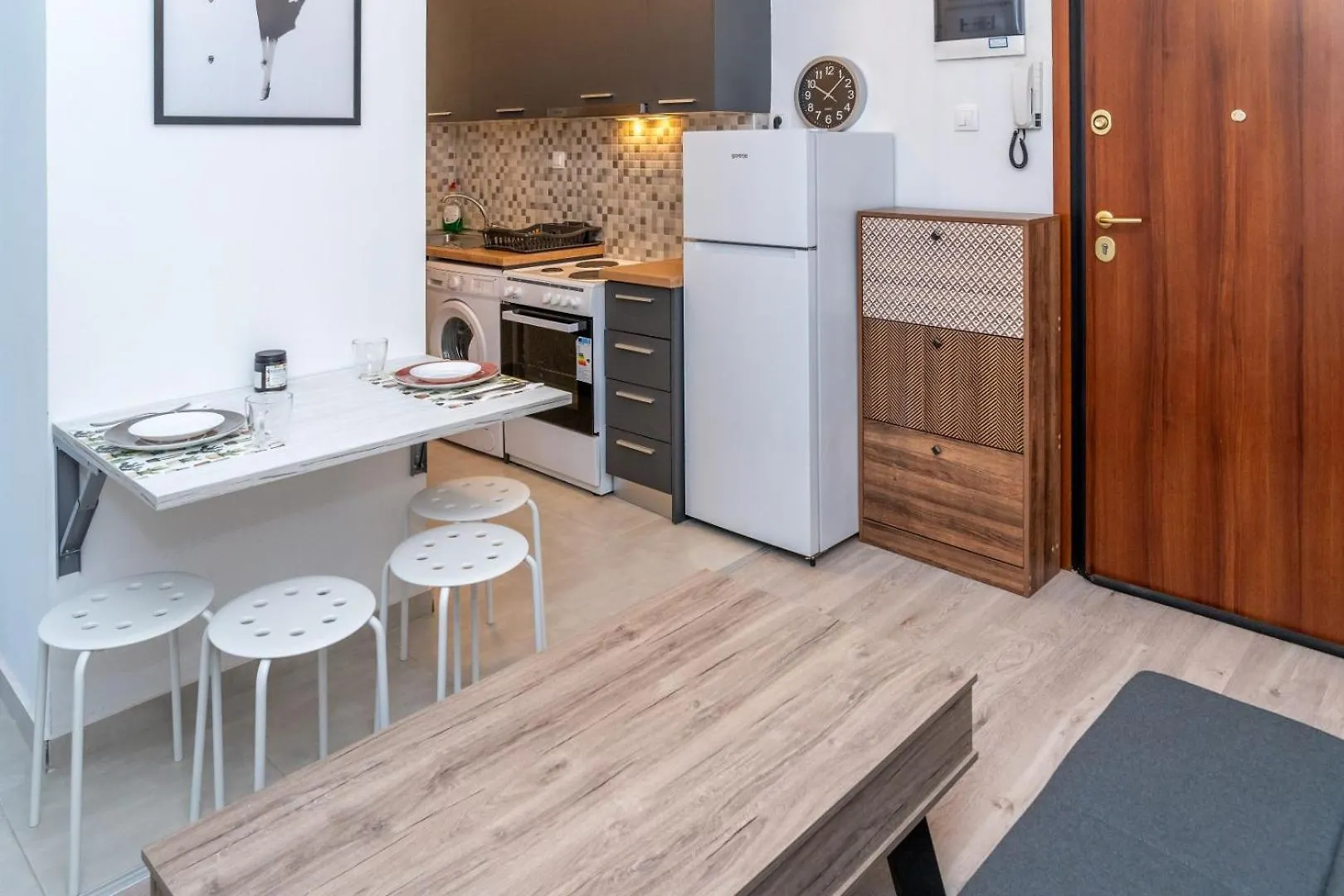Kosmos Service Apartment Near Turkish Consulat And Saint Dimitrious Church With Additional Cost Parking Thessaloniki
