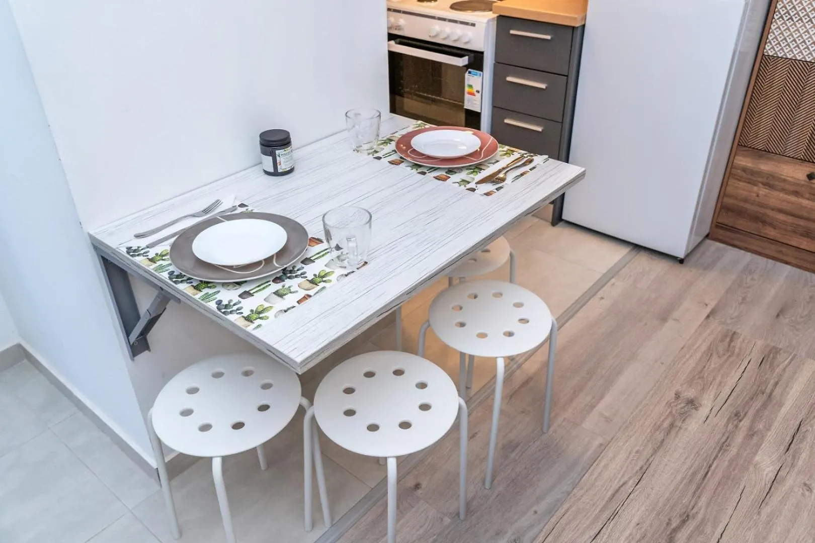 Kosmos Service Apartment Near Turkish Consulat And Saint Dimitrious Church With Additional Cost Parking Thessaloniki