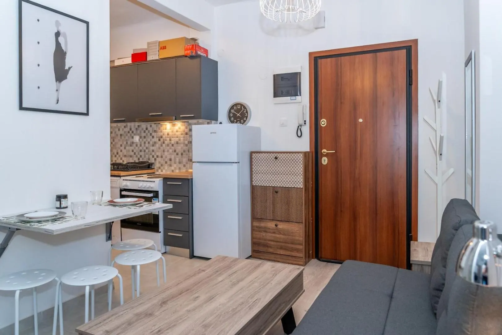 Kosmos Service Apartment Near Turkish Consulat And Saint Dimitrious Church With Additional Cost Parking Thessaloniki