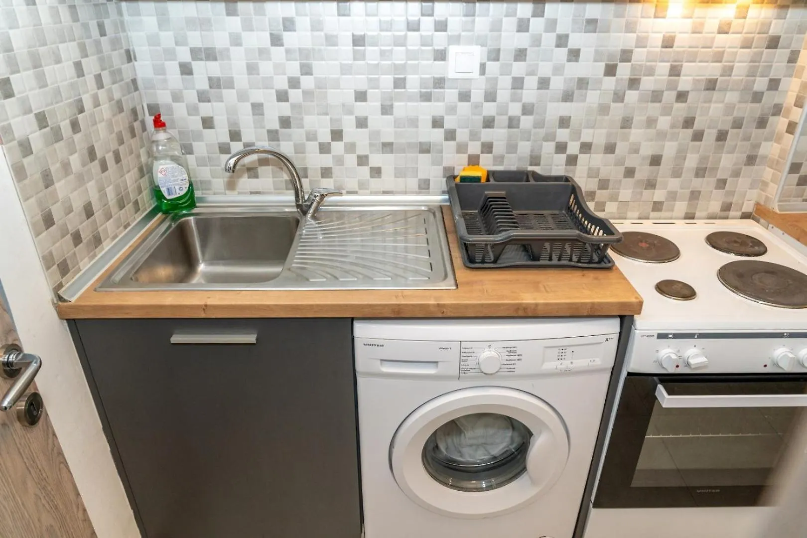 Kosmos Service Apartment Near Turkish Consulat And Saint Dimitrious Church With Additional Cost Parking Thessaloniki