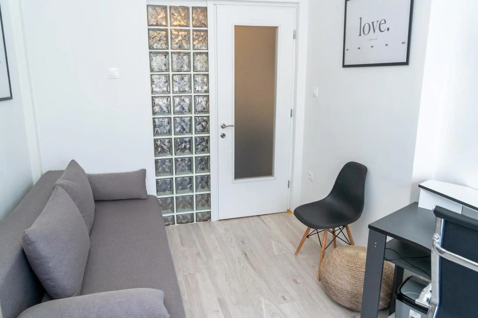 Kosmos Service Apartment Near Turkish Consulat And Saint Dimitrious Church With Additional Cost Parking Thessaloniki Greece