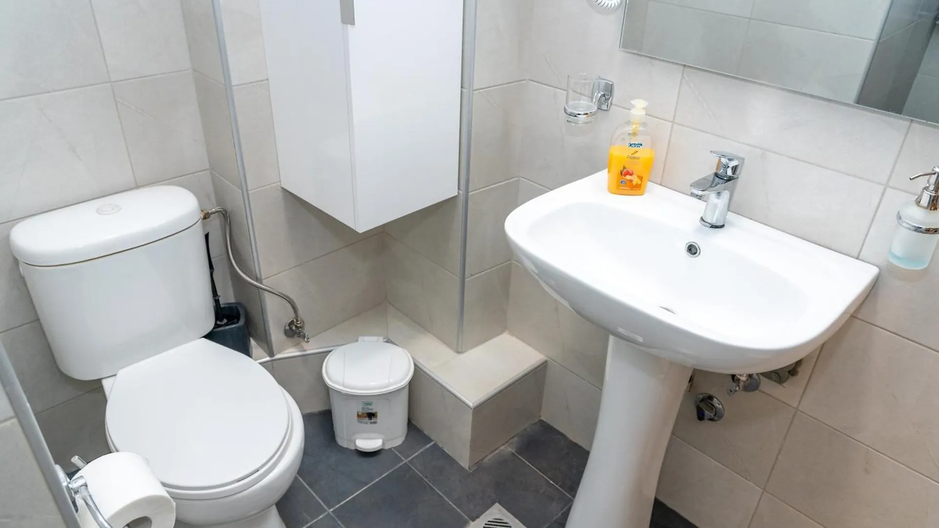 Kosmos Service Apartment Near Turkish Consulat And Saint Dimitrious Church With Additional Cost Parking Thessaloniki